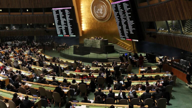 141 países da ONU exigem retirada de tropas russas da Ucrânia e "paz justa"&nbsp;