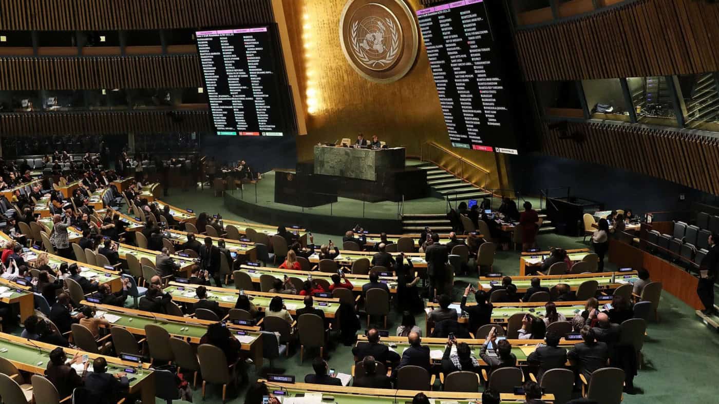 141 países da ONU exigem retirada de tropas russas da Ucrânia e "paz justa"