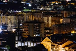 Há quem viva em garagens e lojas na freguesia de S.Victor