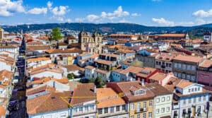 Fiscalização na CMB com 20 processos de habitação ilegal em garagens e lojas