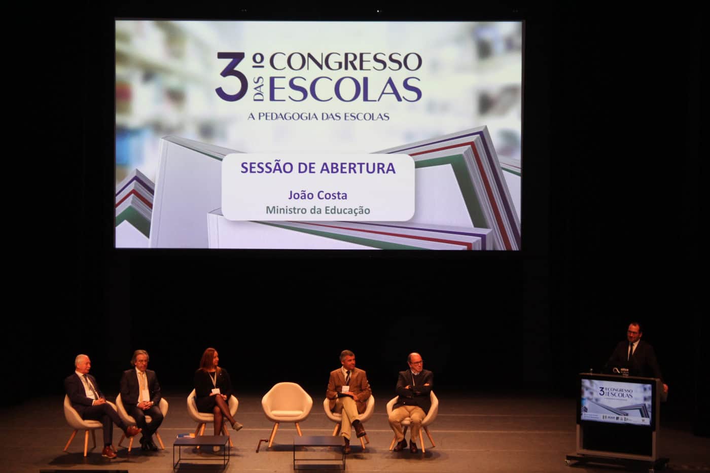 "A escola deve ser um espaço produtor de emoções positivas para toda a comunidade educativa"