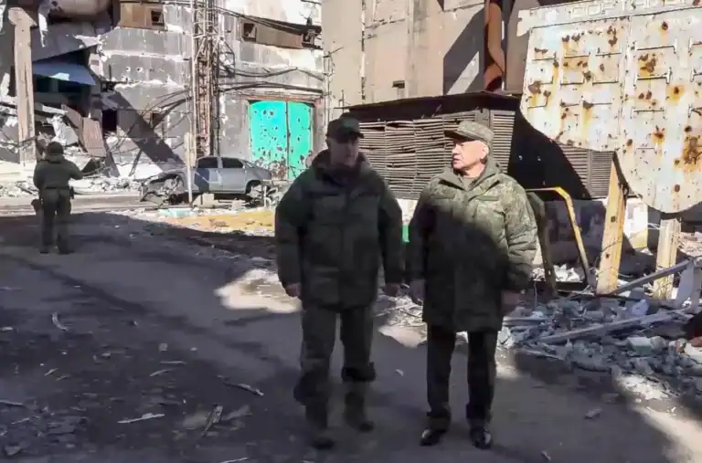 Ministro da Defesa russo visitou frente de combate no leste da Ucrânia