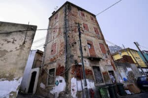 Empresas de água, luz ou gás vão comunicar casas vazias aos municípios todos os anos