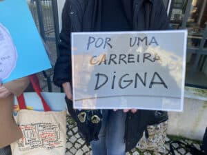 Pré-avisos de greve disparam em janeiro no privado e no Estado