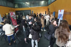 UMinho recebe dezenas de alunos na estreia da 'Feira de Mestrados e Pós-Graduações’