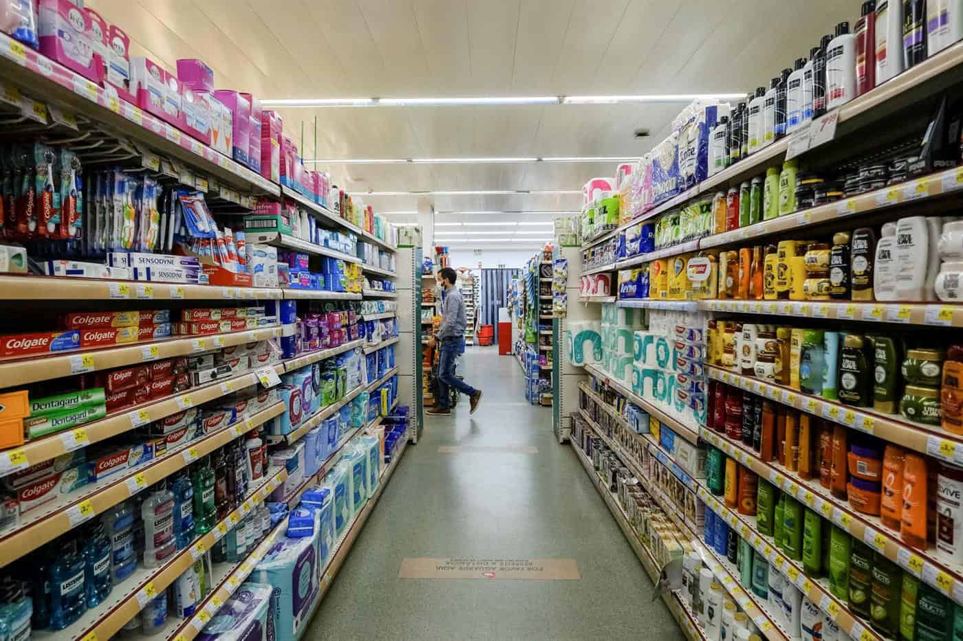 Inflação recua pela 4.ª vez consecutiva, para 8,2%, em fevereiro