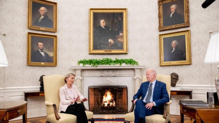 EUA e a UE concordam em negociar pacto comercial para veículos elétricos&nbsp;