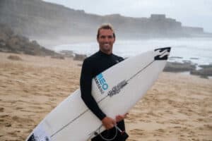 Surf: Frederico Morais vai à repescagem na prova de Supertubos