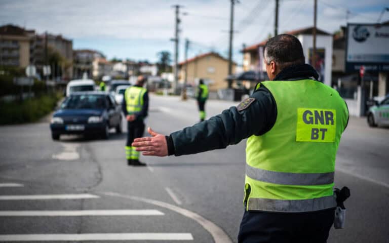 GNR fiscaliza mais de 41 mil condutores por uso do cinto de segurança