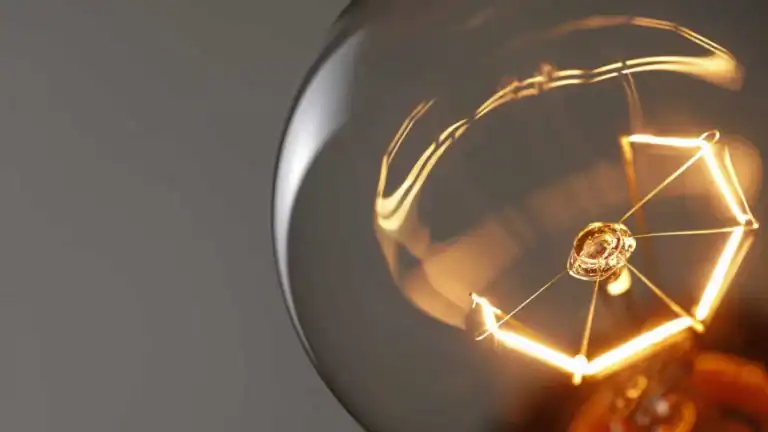 Fatura da luz desce em média 3% para clientes do mercado regulado a partir de abril