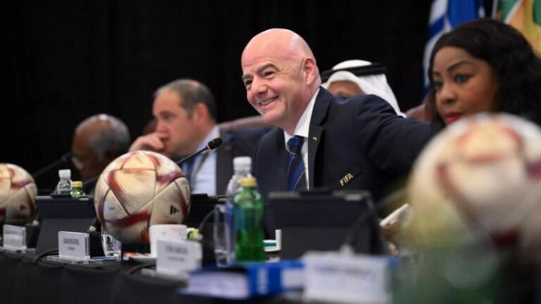 Infantino reeleito por aclamação presidente da FIFA