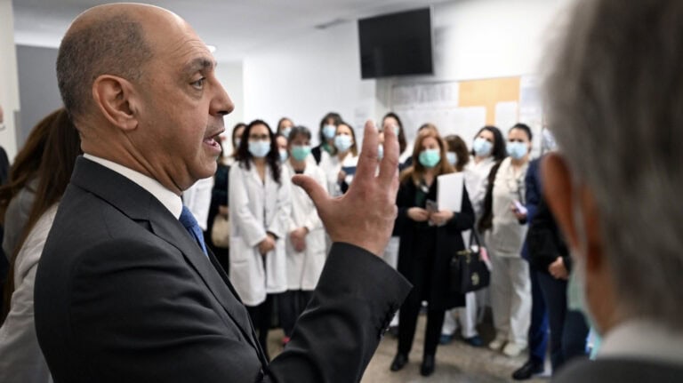 Governo anuncia criação de plano nacional de saúde mental no ensino superior