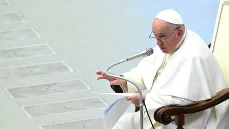 Papa alarga lei sobre abusos sexuais aos líderes leigos de associações