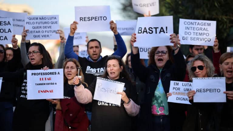 Nova greve de professores arranca esta segunda-feira