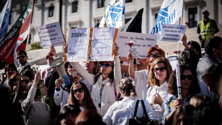 Sindicatos apresentam nova queixa na PGR contra Ministério da Educação