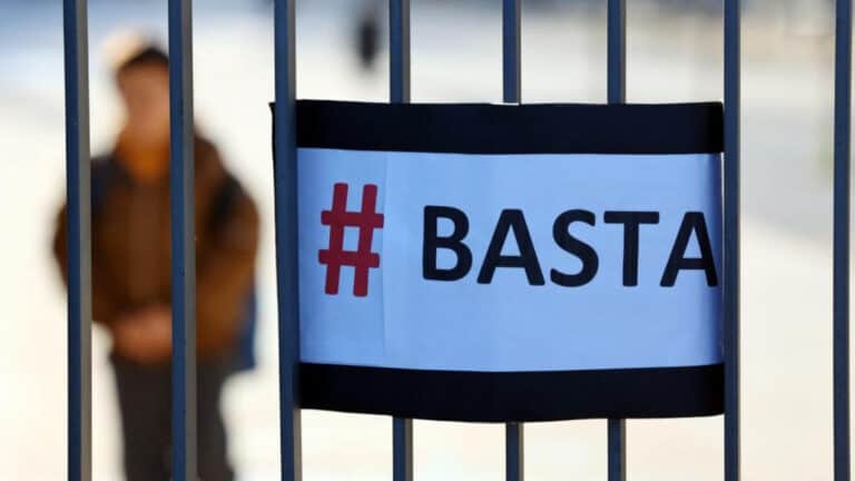 Professores iniciam hoje greve ao último tempo de aulas