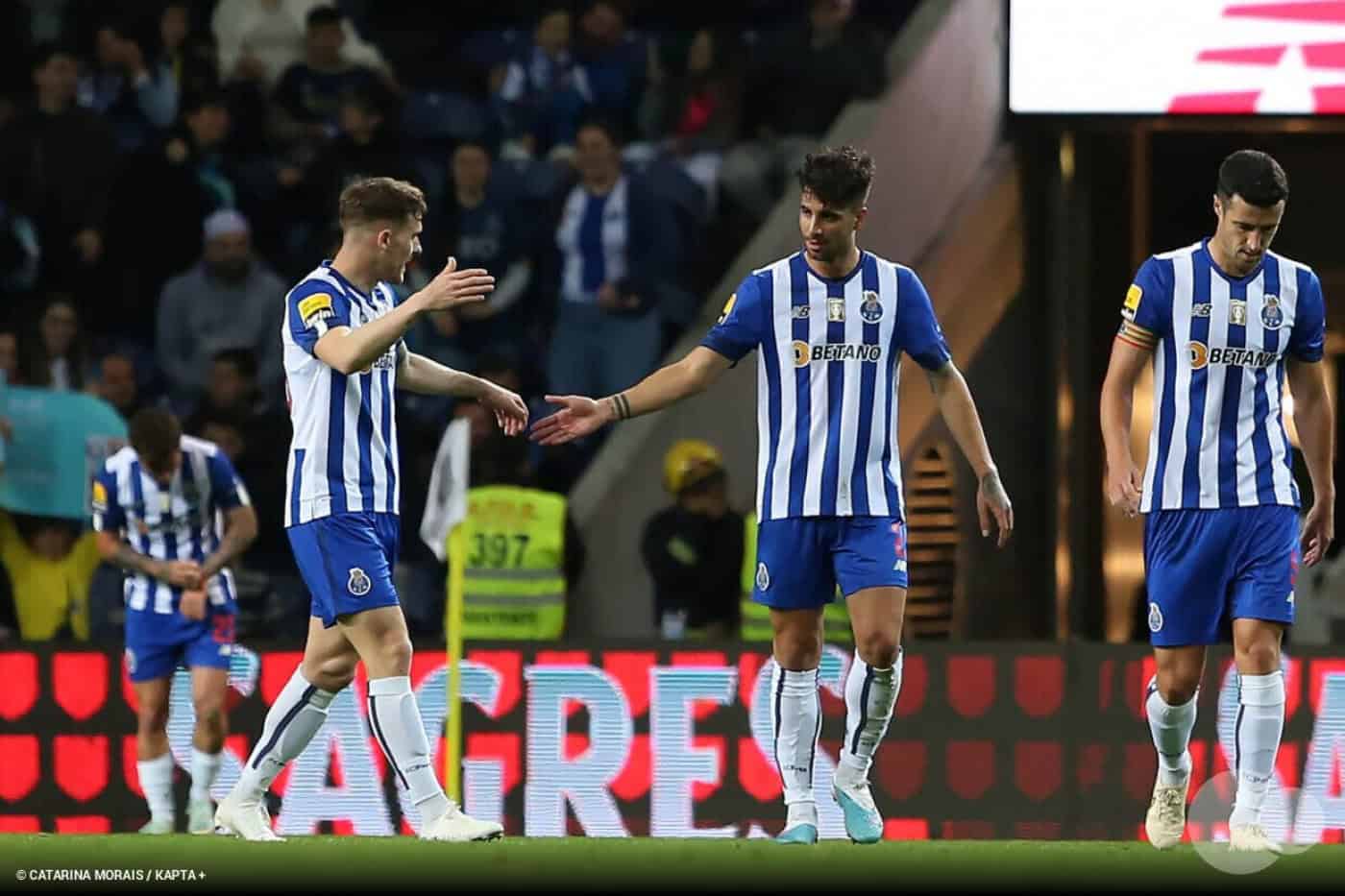 FC Porto vence Portimonense pela margem mínima antes de jogar na Luz
