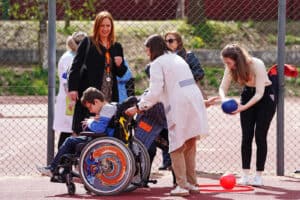 Entidade externa deverá assegurar resposta para crianças com necessidades específicas