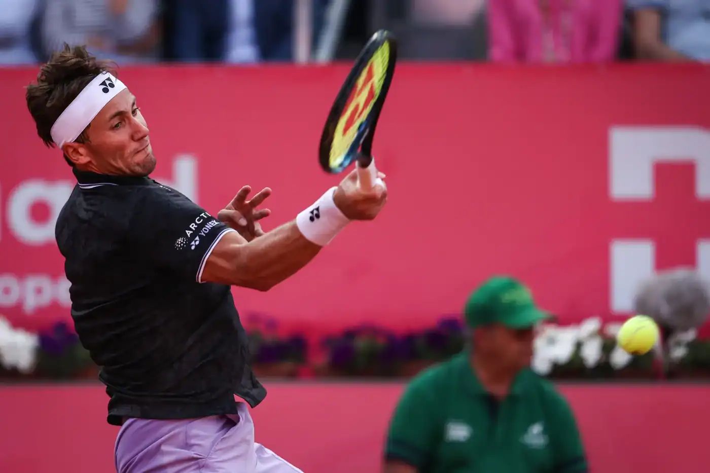 Estoril Open: Casper Ruud 'sofre' mas avança para a final