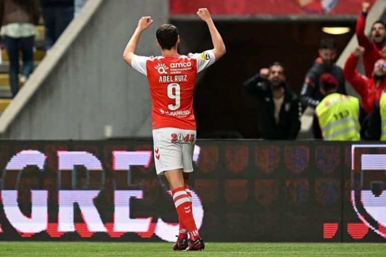 Sporting de Braga vence Estoril Praia e fica a nove pontos do líder Benfica&nbsp;