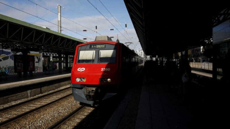 Greve da CP suprime 59 comboios até às 08h00&nbsp;