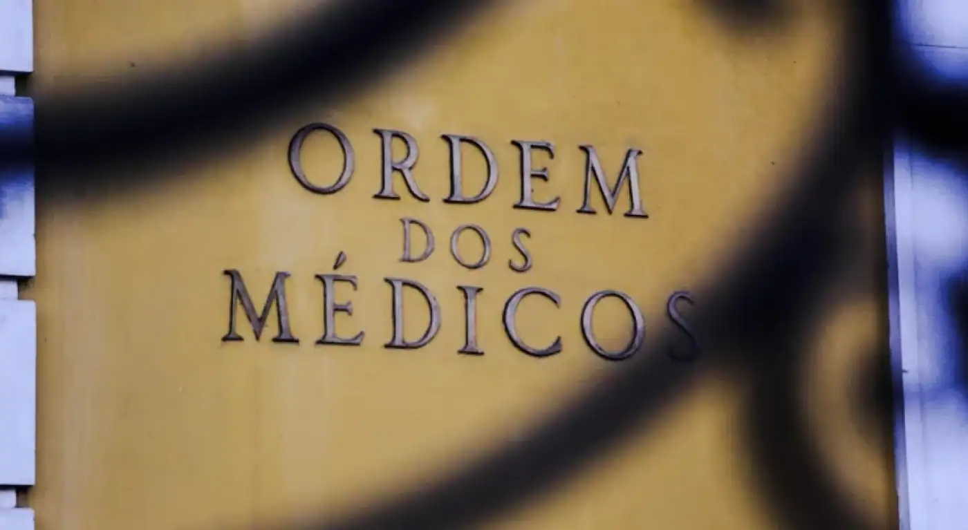 Ordem Médicos insta Governo a abrir concursos para contratar 1.300 recém-especialistas