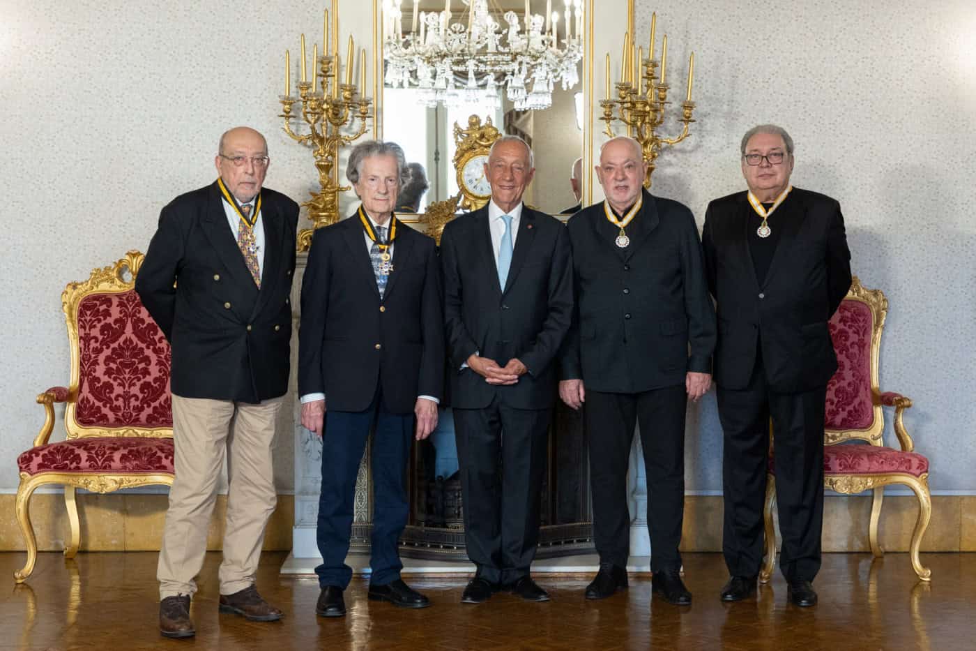 Fernando Tordo, Paulo de Carvalho, Costa Pinto e Nazareth Fernandes condecorados por PR