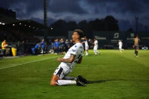 Famalicão impõe derrota ao Vitória SC e já só está a dois pontos da equipa de Moreno