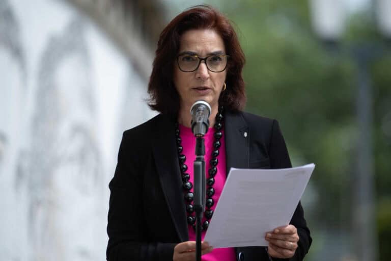 Ministra repudia "todas as formas de assédio" e apela à denúncia formal