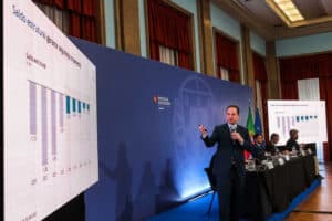 Medina compromete-se com desagravamento do IRS em 2 mil ME até 2027&nbsp;