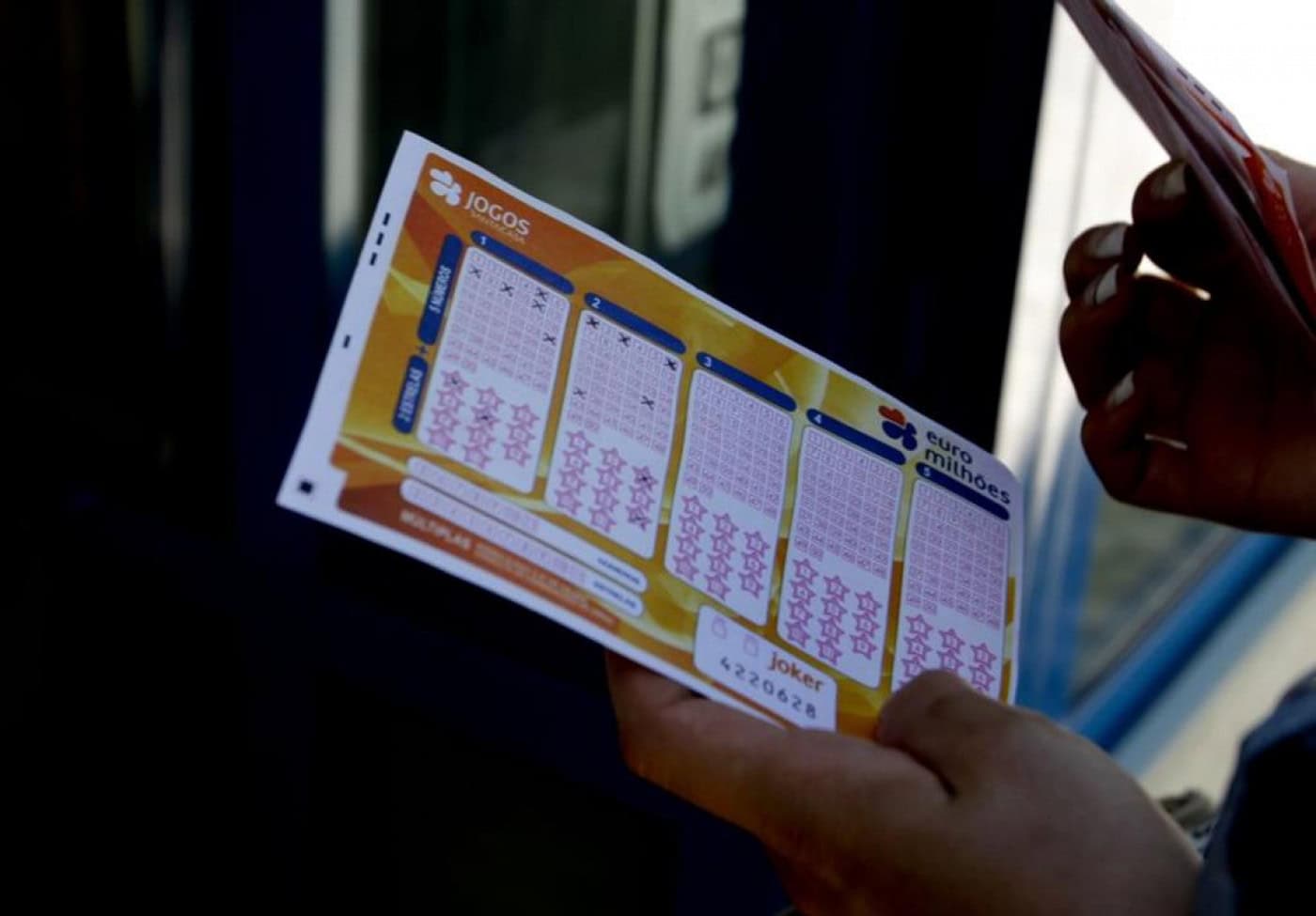 Prisão preventiva para "astrólogos" por burlas com Euromilhões em Barcelos