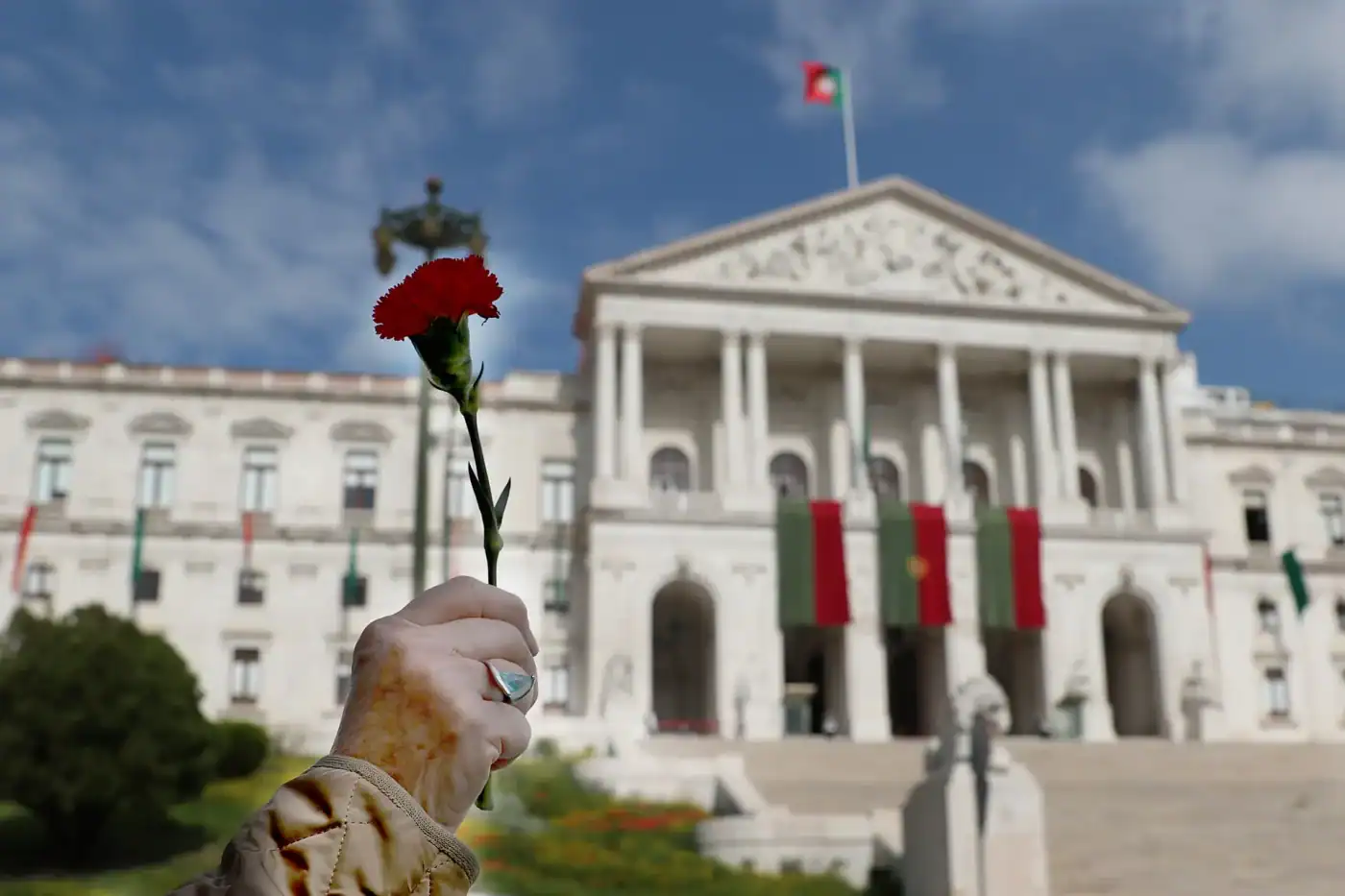 25 Abril. Santos Silva realça parlamento aberto ao público com música e atividades pedagógicas