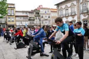 Praça do Município acolheu sprint final da iniciativa escolar 'Pedalar pela Leitura'