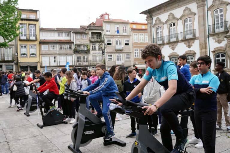 Praça do Município acolheu sprint final da iniciativa escolar 'Pedalar pela Leitura'