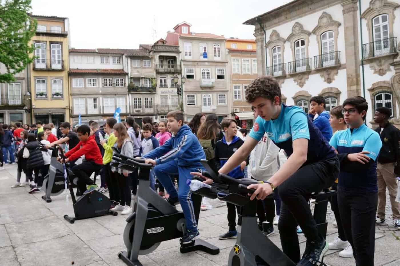 Praça do Município acolheu sprint final da iniciativa escolar 'Pedalar pela Leitura'