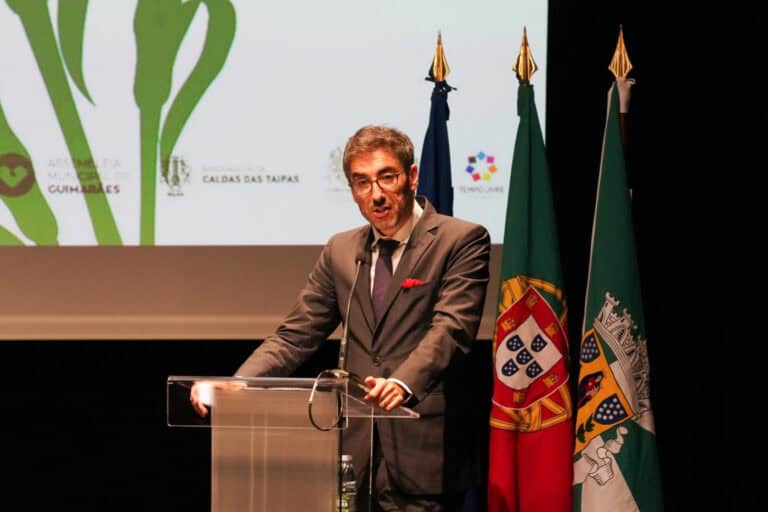 Santos Simões "é exemplo do que deve ser a participação política de um cidadão na comunidade"