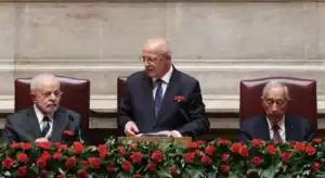 Santos Silva nega ter criticado IL e condena divulgação de conversa informal&nbsp;