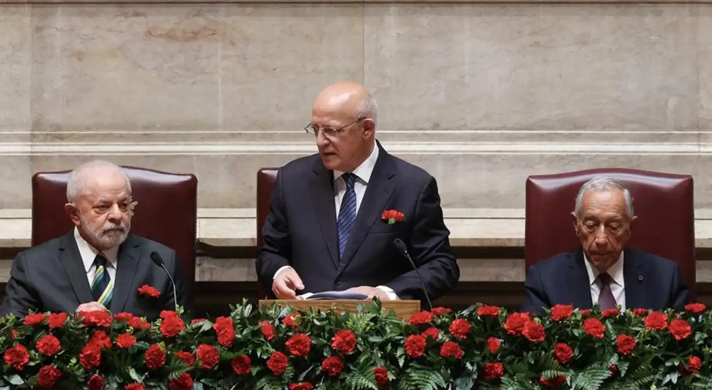 Santos Silva nega ter criticado IL e condena divulgação de conversa informal