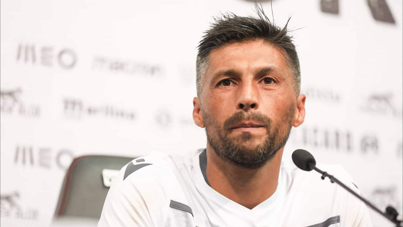 “Neste momento não resolve nada trocar de equipa técnica”