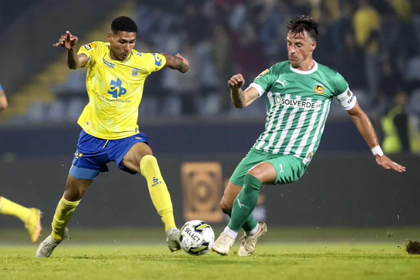 Rio Ave vence 'europeu' Arouca e sobe ao 10.º lugar da I Liga