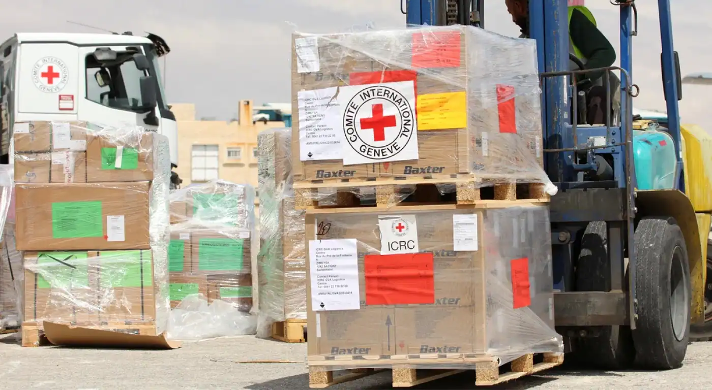 Primeiro avião com oito toneladas de material médico aterra no Sudão