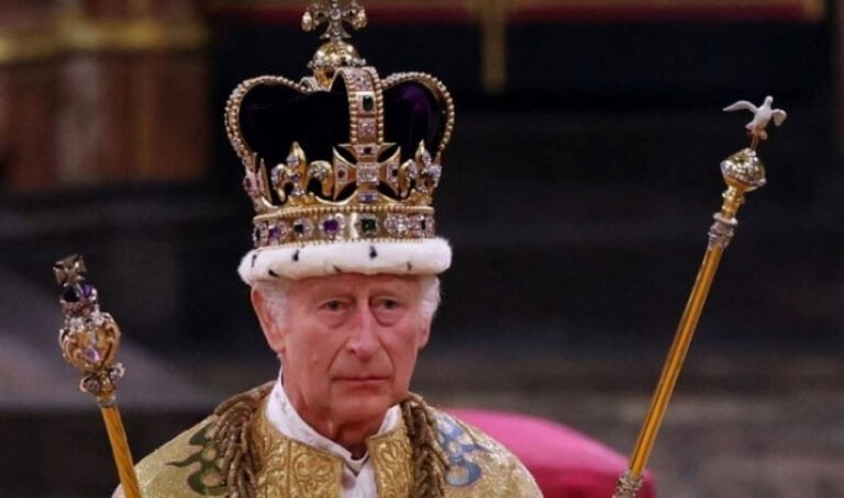 Carlos III coroado como rei do Reino Unido
