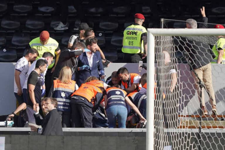 Adepto do Vitória SC que caiu da bancada está fora de perigo