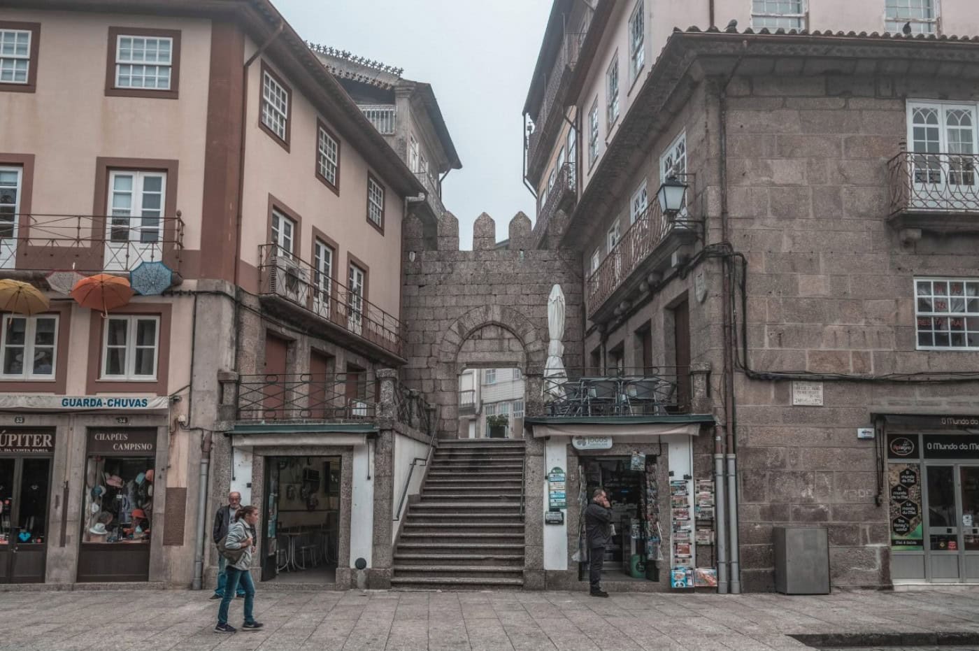 Estudante da UMinho recria muralha de Guimarães e reflete sobre os muros de hoje