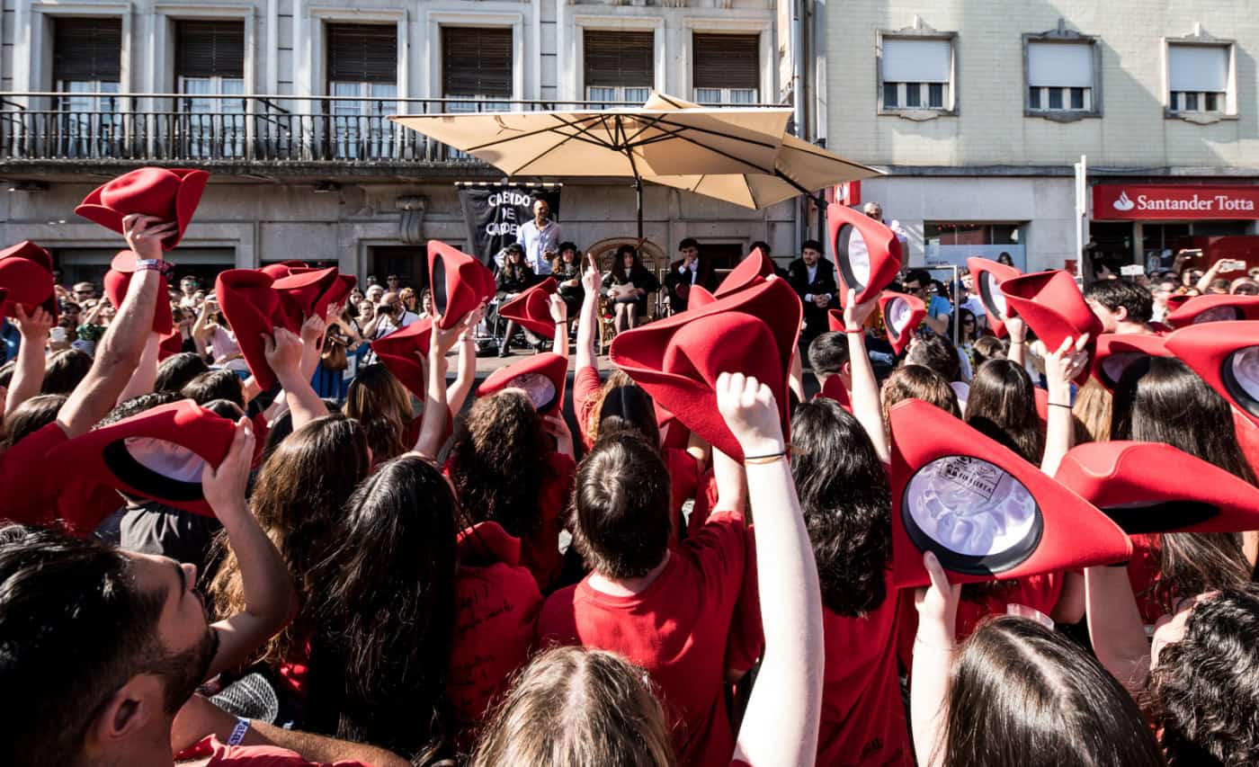 Cortejo Académico sai hoje à rua para mostrar que "a gata paga, mas bufa"