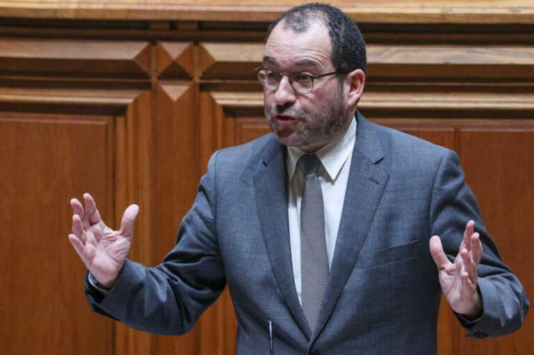 Concurso para vinculação de mais de 10 mil professores arranca na quarta-feira&nbsp;