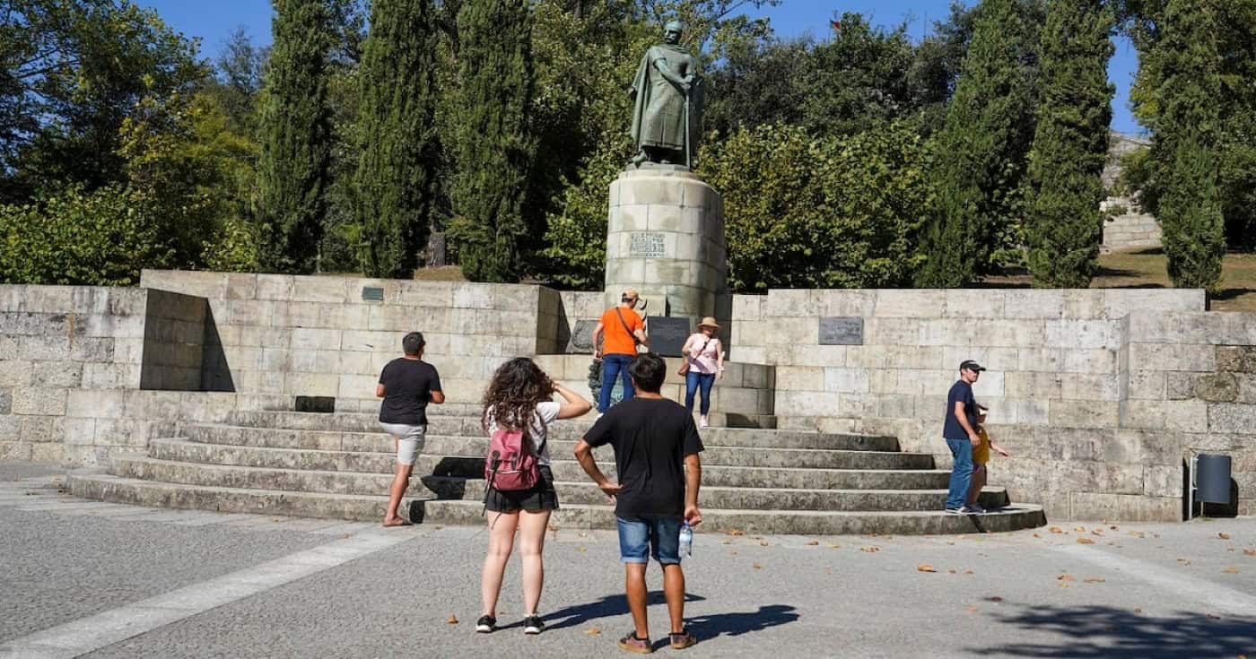 Turismo melhor que esperado justifica revisão das previsões para Portugal