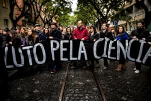 Há doutorados que se inscrevem em cursos livres das universidades para ter bolsa