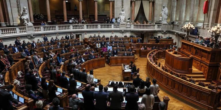 Eutanásia. Parlamento confirma decreto vetado pelo PR, obrigando à promulgação