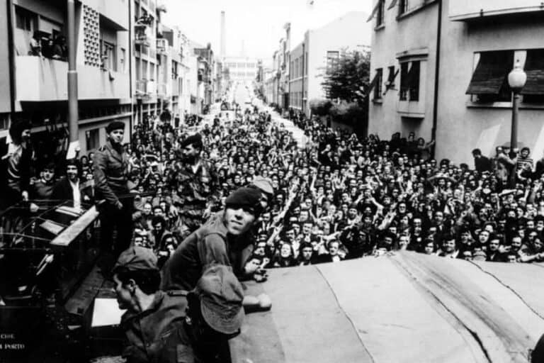 Sondagem secreta sobre o 25 de Abril feita por ditadura franquista tornada pública